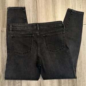 Size 4. / 27 Gap Black Slightly distressed Legging Jeans. Like New Condition